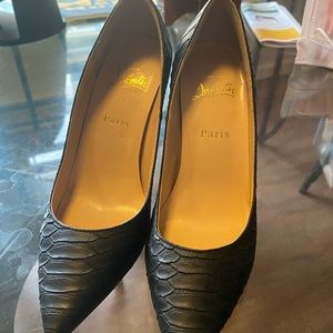 Red sole Christian Louboutin crocodile skin pumps